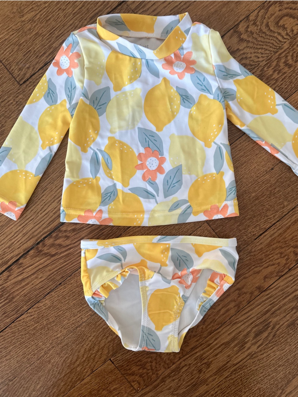 NWOT • Carter’s two piece rash guard 🍋